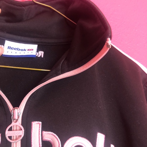 SOLDDDD REEBOK JACKET ✨ Black and baby pink - Picture 2 of 3